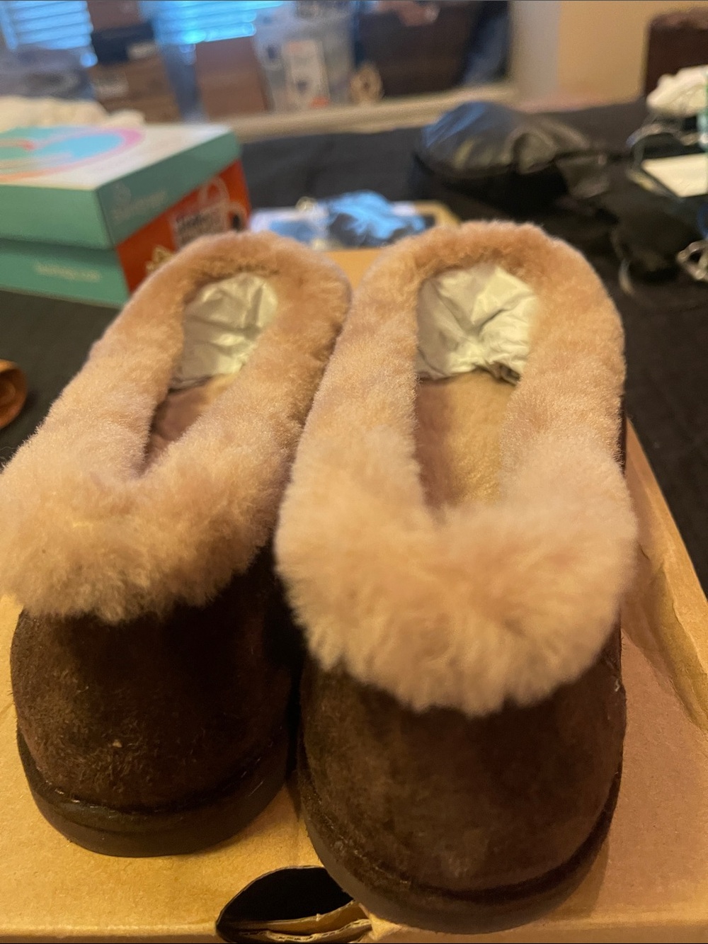 Ugg zora dusted cocoa flats fur lined shoes new msrp $145 sz 7.5m - Picture 9 of 9